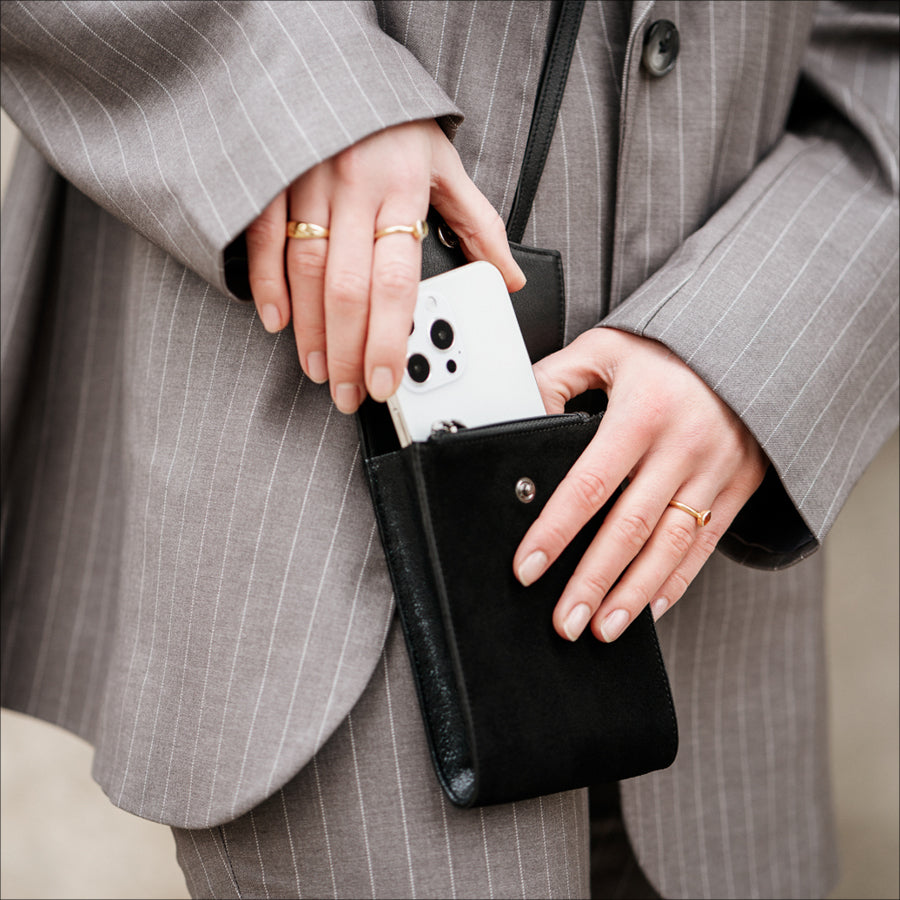 Preloved PhoneBag Emblem - Black Metallic