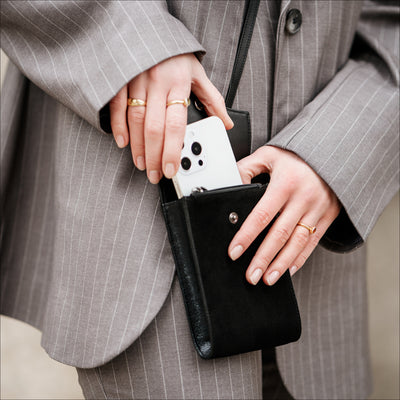 Preloved PhoneBag Emblem - Black Metallic